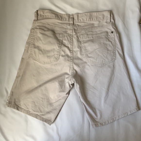 H&M Shorts - Picture 2 of 9